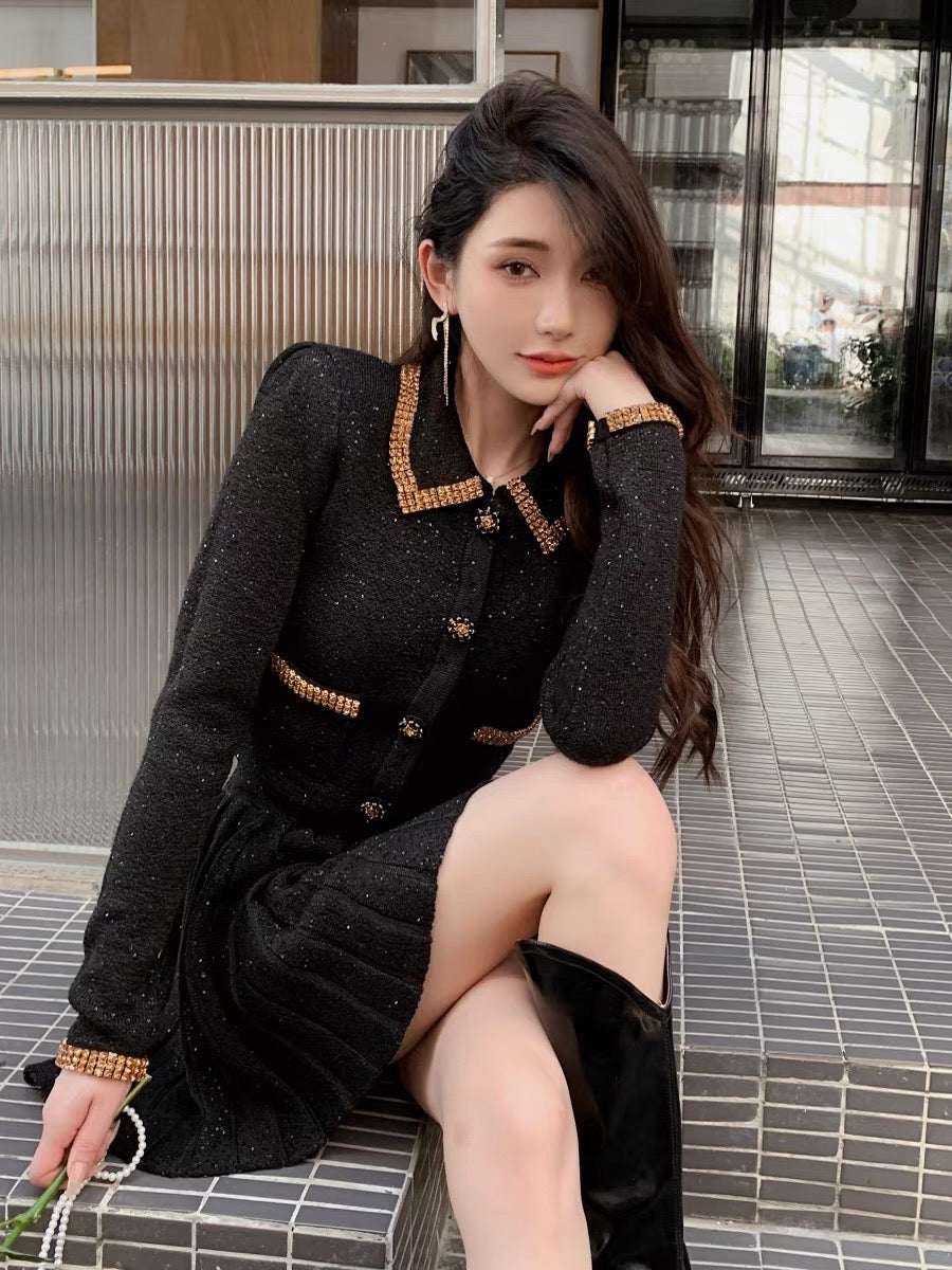 A complete set of tea-style outfits. Rich family's daughter, French style, black sequined knitted cardigan, pleated skirt suit