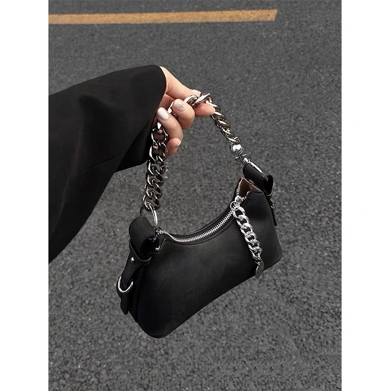 Bag women's summer 2023 new French underarm bag high-end fashion all-match explosive style black chain Messenger women's bag