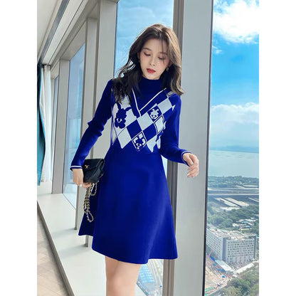 Autumn clothing 2023 new French salt knitted Klein blue dress winter high-end skirt for women autumn and winter T2355