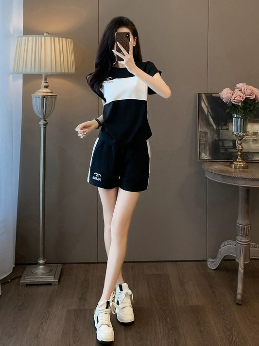 Sports and leisure suits for women, summer clothes, fashionable little ones, a complete set of western-style age-reducing shorts, two-piece running set