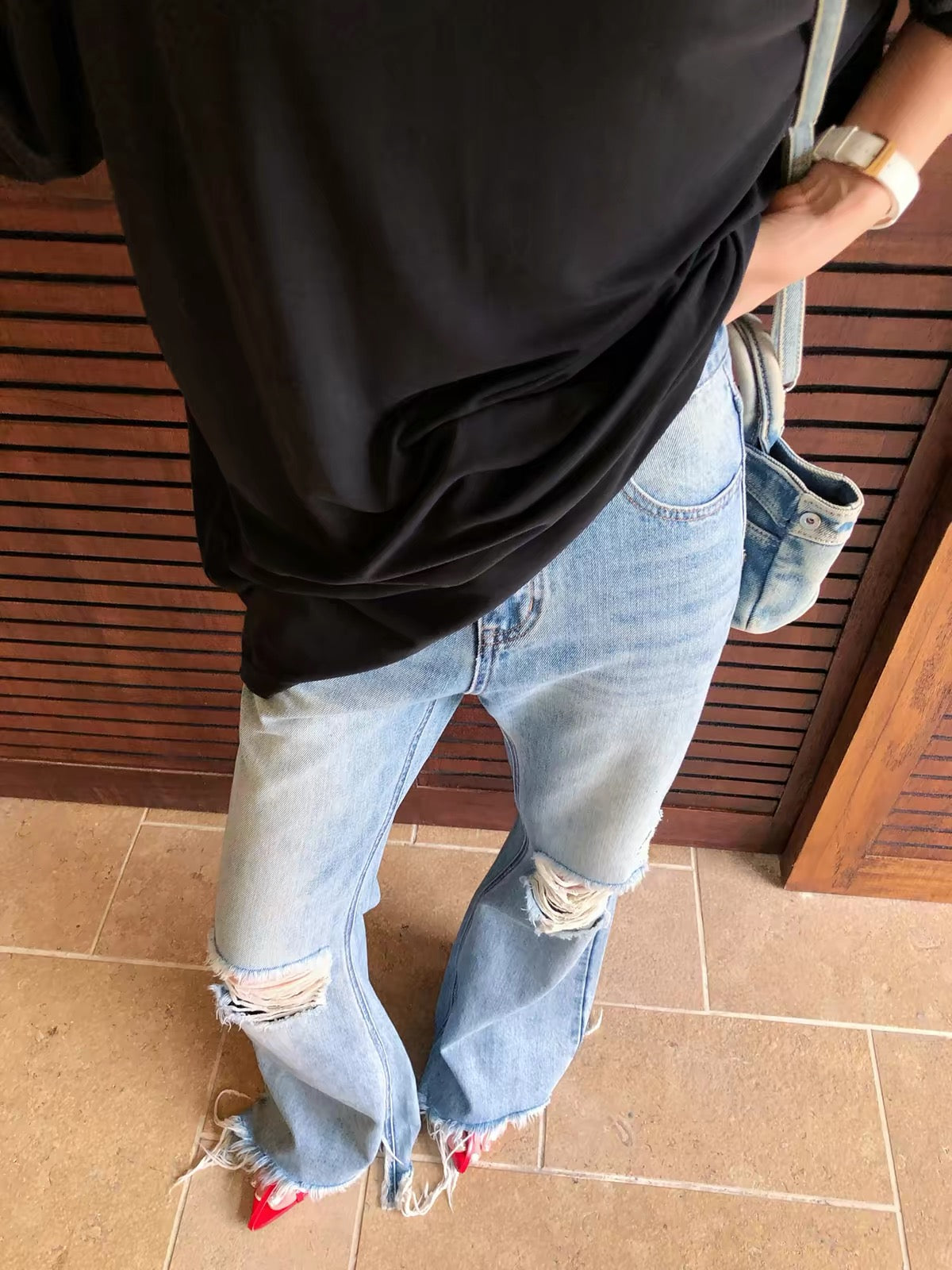 Li Wanjun Women's Summer High-Waisted Light-Wash Distressed Jeans – Lightweight, Raw-Hem, Slight Flare Cut