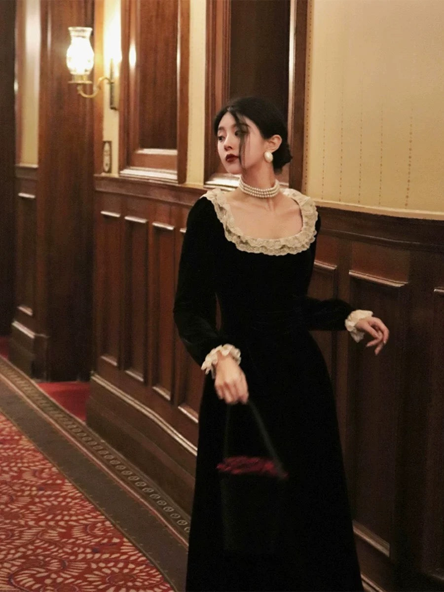 Thirteen and Little French Velvet Dress Women's Autumn and Winter Spliced Lace Waist Slimming Black Long Dress