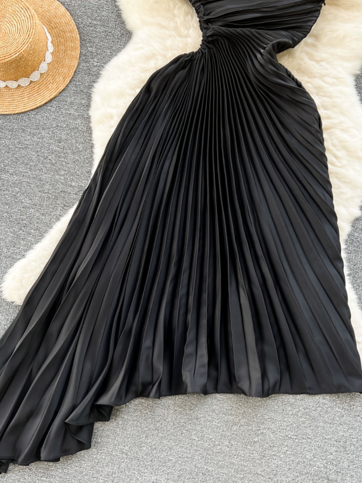 Light luxury and high-end heavy-duty pleated slim-fitting mid-length irregular holiday-style hollow waist-exposed dress for women