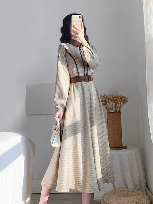 Autumn clothing 2023 new women's POLO collar temperament slimming design niche coffee break French retro dress