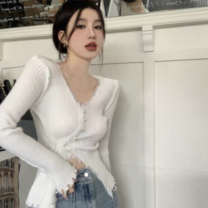 Pure desire design V-neck sweater for women in the spring season, sweet and hot girl inner layering shirt, short sweater, chic top
