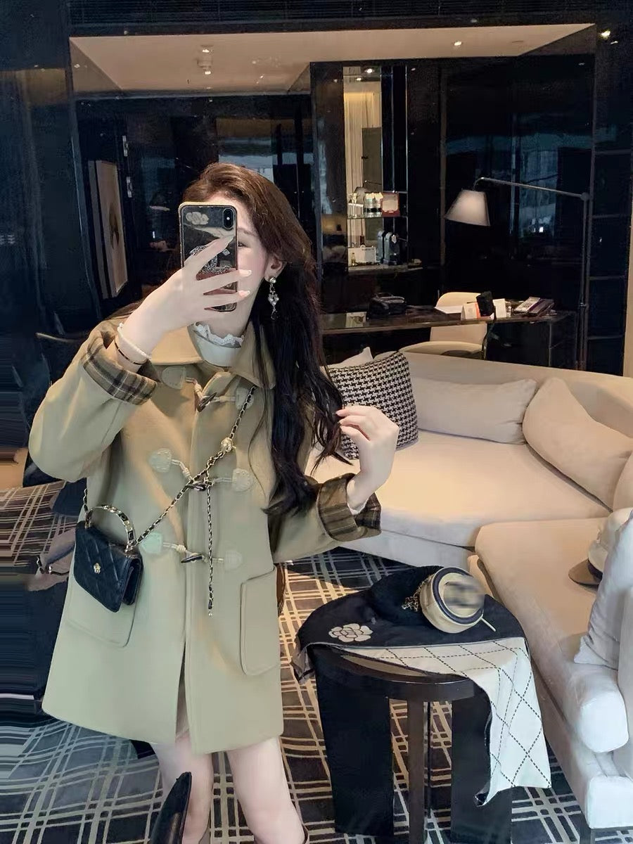 Fish Rabbit's Rabbit Retro Woolen Coat Women's College Style Winter 2023 New Plaid Horn Button Coat Women