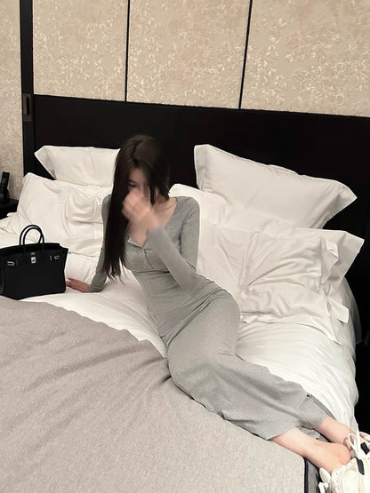 Xu Xuah [big breasts and thin waist] sexy gray fishbone long-sleeved T-shirt base + skirt long casual suit