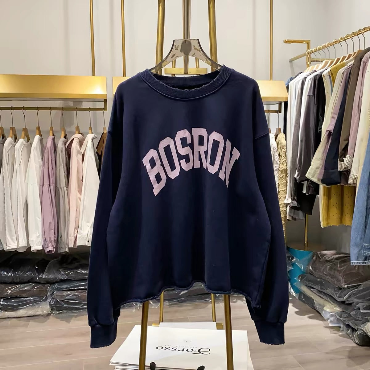 [Real-life shot from Xiao Ai's shop] American vintage-style loose-fit crewneck sweatshirt—relaxed, slimming, and featuring rolled-edge long sleeves.