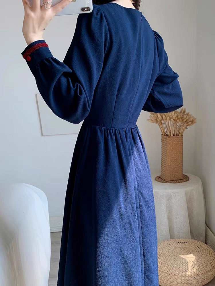 Autumn 2023 new women's skirt French romantic retro long-sleeved Hepburn style fashion high-end temperament dress