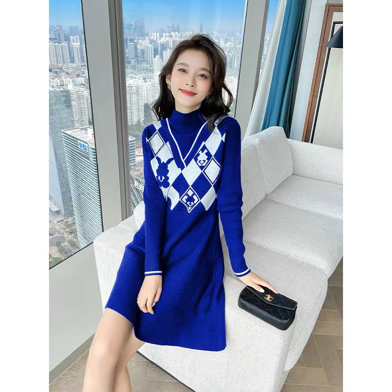 Autumn clothing 2023 new French salt knitted Klein blue dress winter high-end skirt for women autumn and winter T2355
