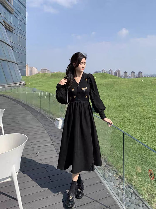 Mrs. Zhang's plus size women's elegant and playful knitted skirt, simple temperament, slimming v-neck dress, 2023 new style