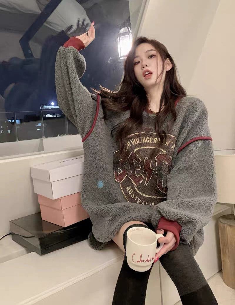 Designed distressed printed sweatshirt for women autumn and winter 2023 new mid-length imitation lamb wool loose lazy style top A2240