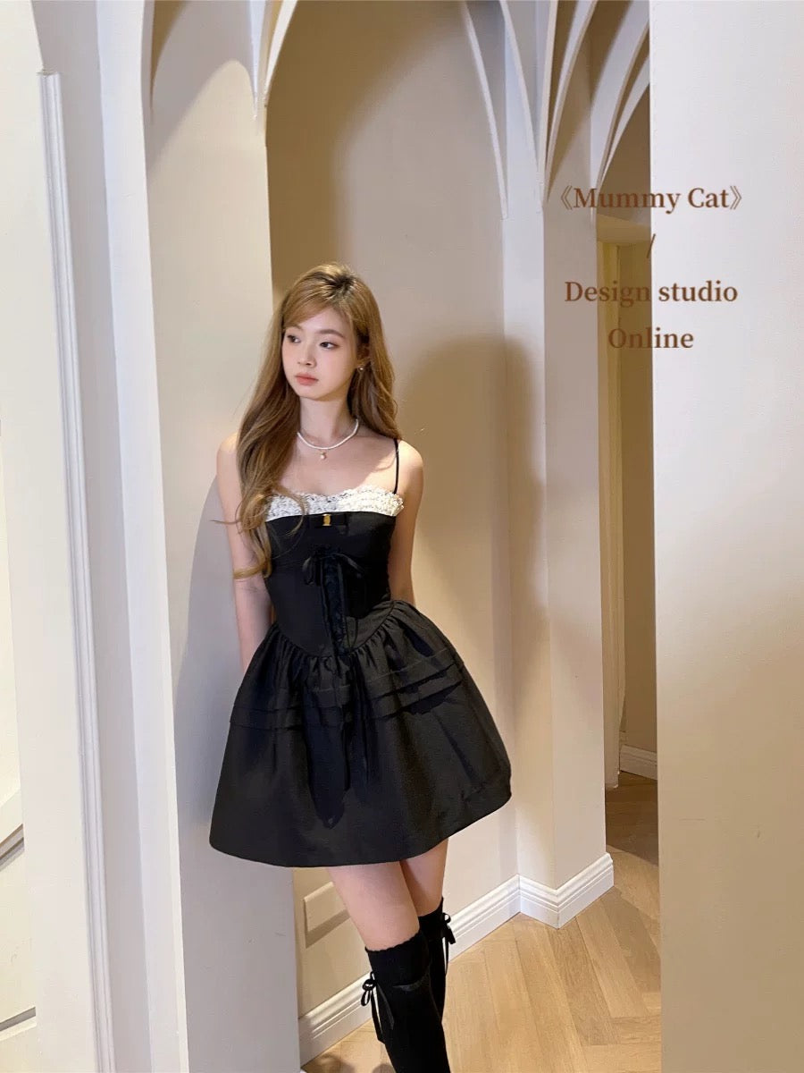 Mummy Cat lays eggs, Riza's daughter is exquisite and sweet, bow-tied lace short suspender dress