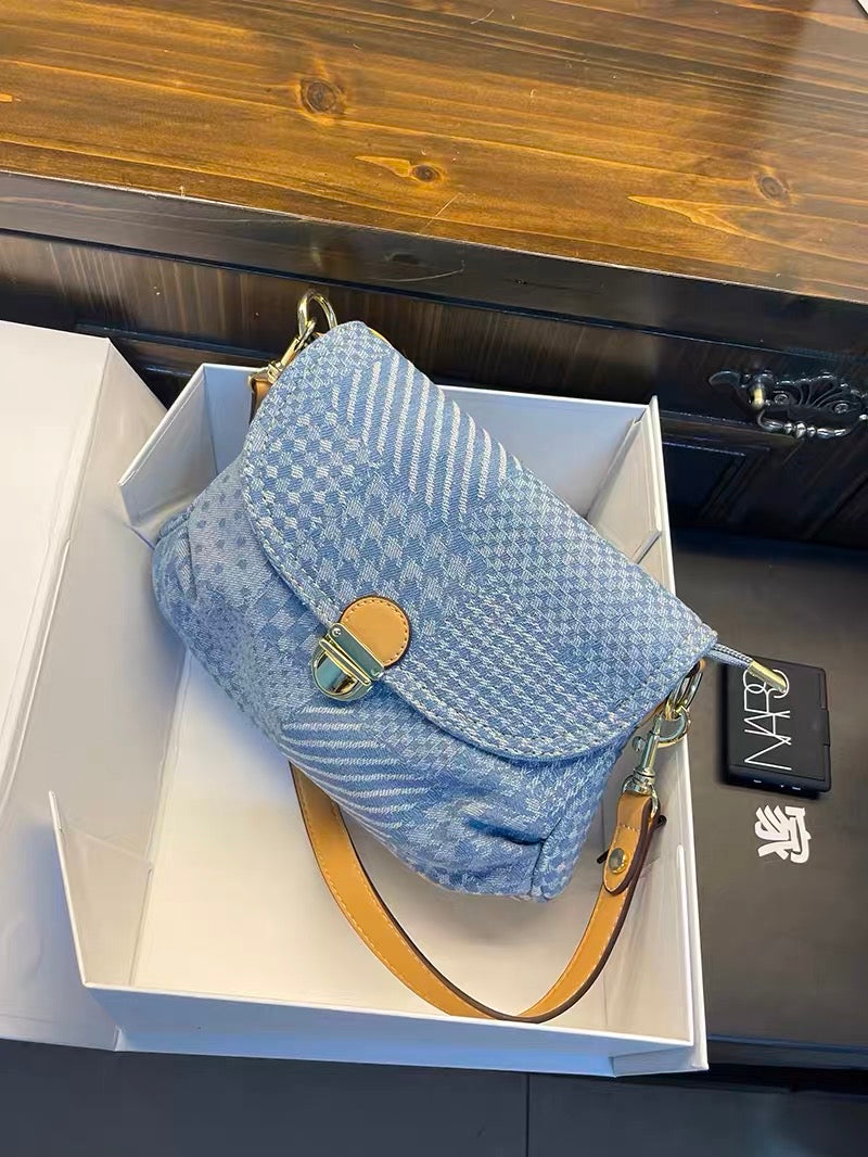 High-end denim underarm bag women's 2023 new French niche chain shoulder bag motorcycle all-match Messenger bag