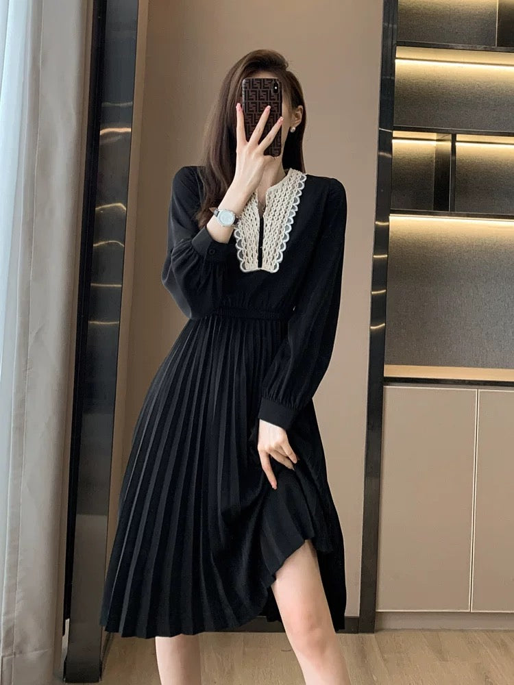 French retro temperament dress for women 2023 autumn new high-end long-sleeved pleated Hepburn style little black skirt