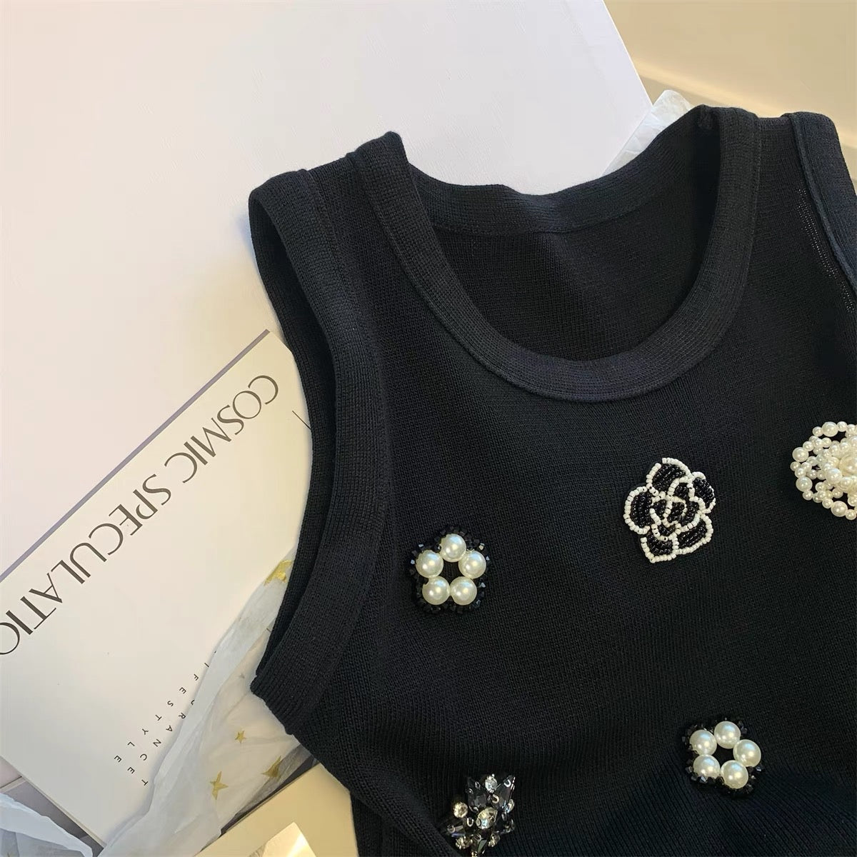 Xiaoxiangfeng heavy industry beaded vest chic sweet and spicy sleeveless top light luxury black knitted suspenders female summer new style
