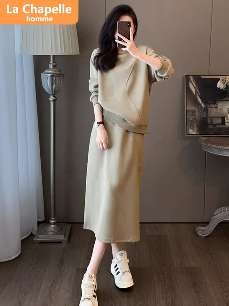 La Chapelle's autumn clothing is matched with a complete set of fashionable 2023 new European products and Internet celebrity popular skirt two-piece set.