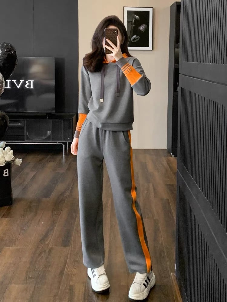Autumn and winter clothing is matched with a complete set of fashionable and western-style Internet celebrity street casual sports sweatshirts and wide-leg pants two-piece suits for women
