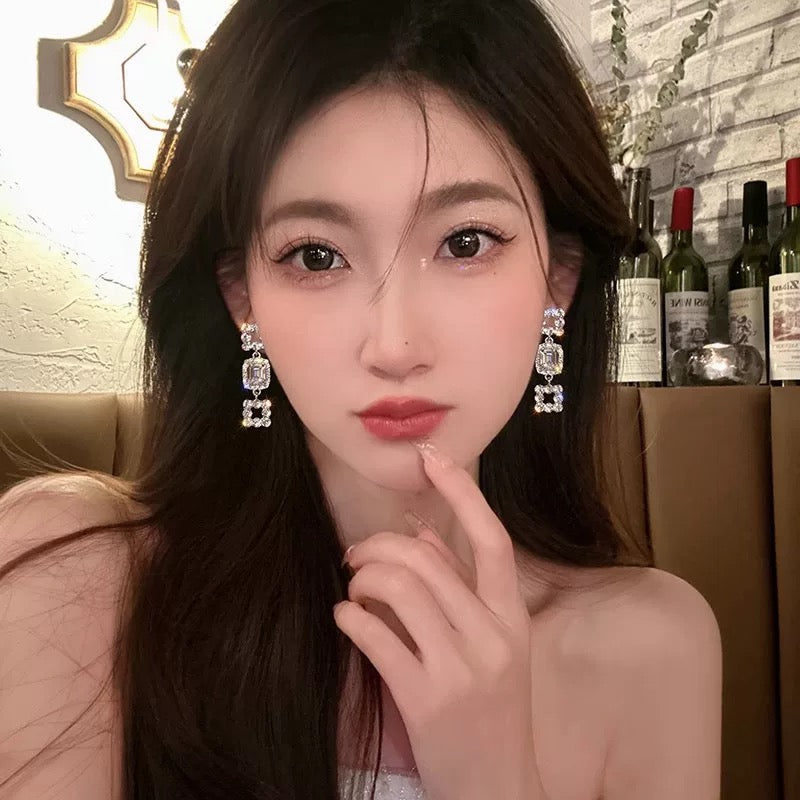 Rich lady! Flash Diamond Square 925 Silver Needle Earrings Unique Niche Design Earrings Women's High-end Earrings