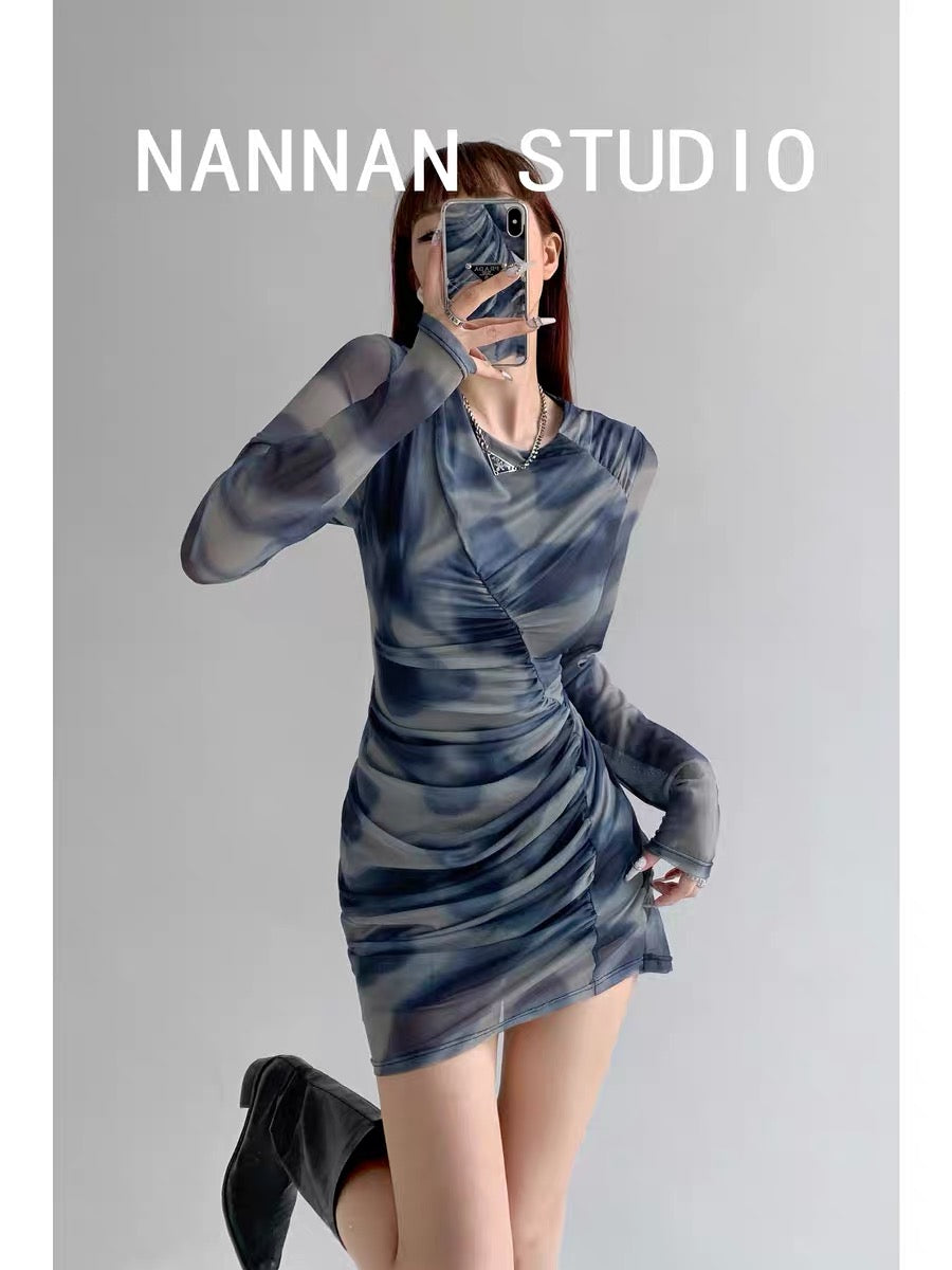 Comic figure slim tulle dress for women retro tie-dye water ripple diagonal edge pleated waist-covering hip short skirt autumn (S0813)