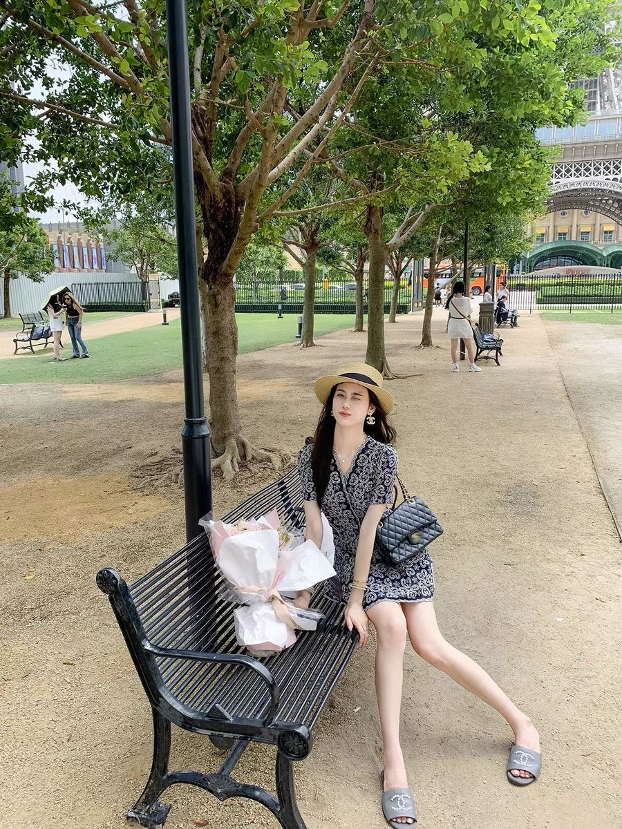 Fish Rabbit Rabbit French Dress Female 2023 New V-neck Hollow Embroidery Retro Puff Sleeve A-line Dress Female