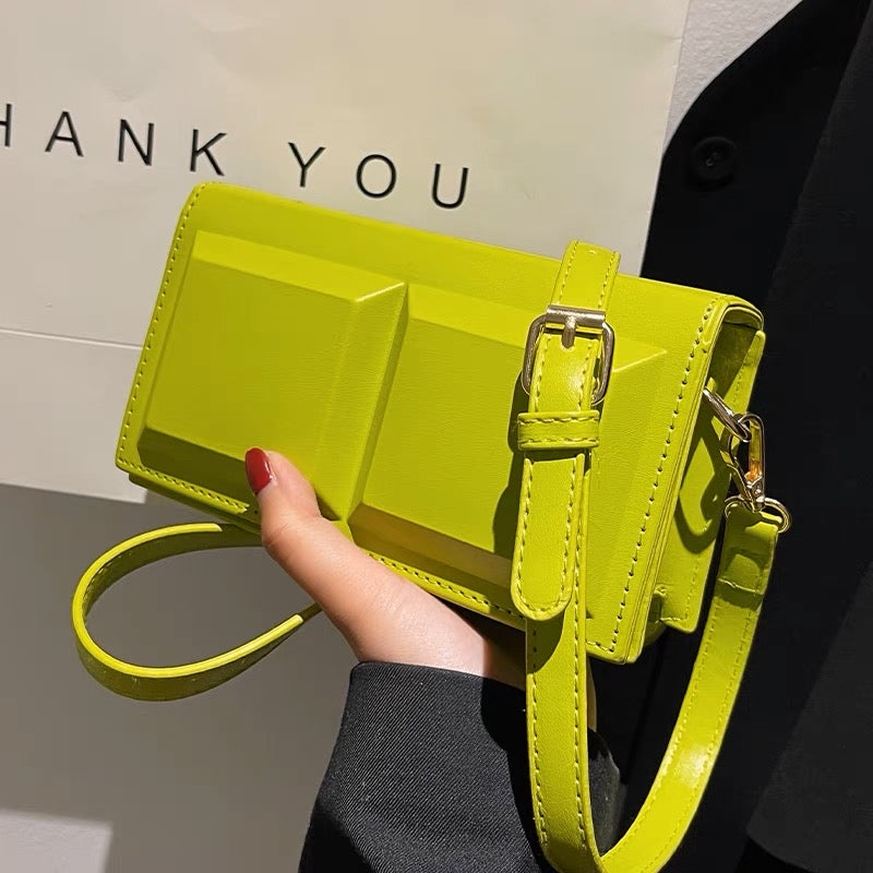 Design sense niche bag women 2023 new spring and summer all-match fashion Messenger bag high-quality texture ins small square bag