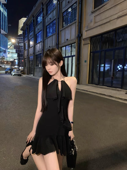 CHICYOU [Dark Night Tenderness] Black chain ruffle skirt, slimming backless halter neck dress