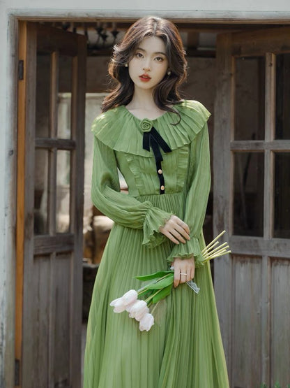 High-end super fairy retro green dress women's autumn and winter 2023 new style small fresh waist style pleated long skirt