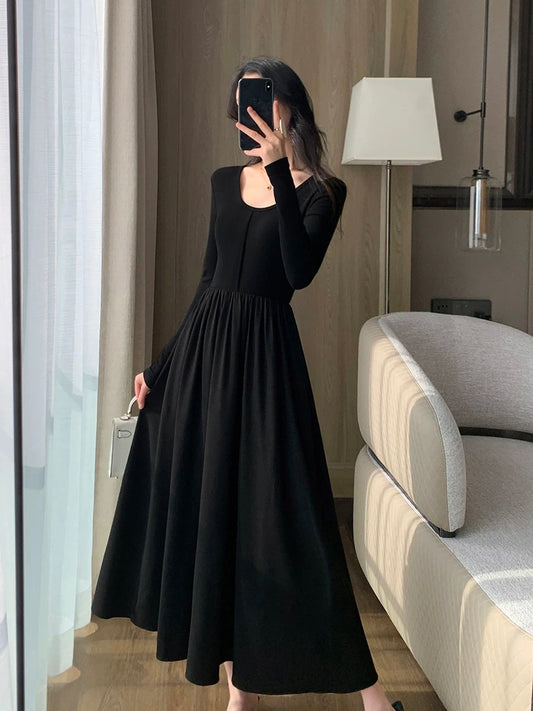 Guo Ge's black dress for women 2024 spring new style waist slimming temperament Hepburn style stitching little black dress