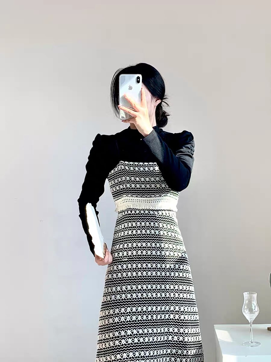 This year's popular beautiful suits with dresses inside are a complete set of women's fashionable, high-end and super nice autumn and winter clothes.D9298