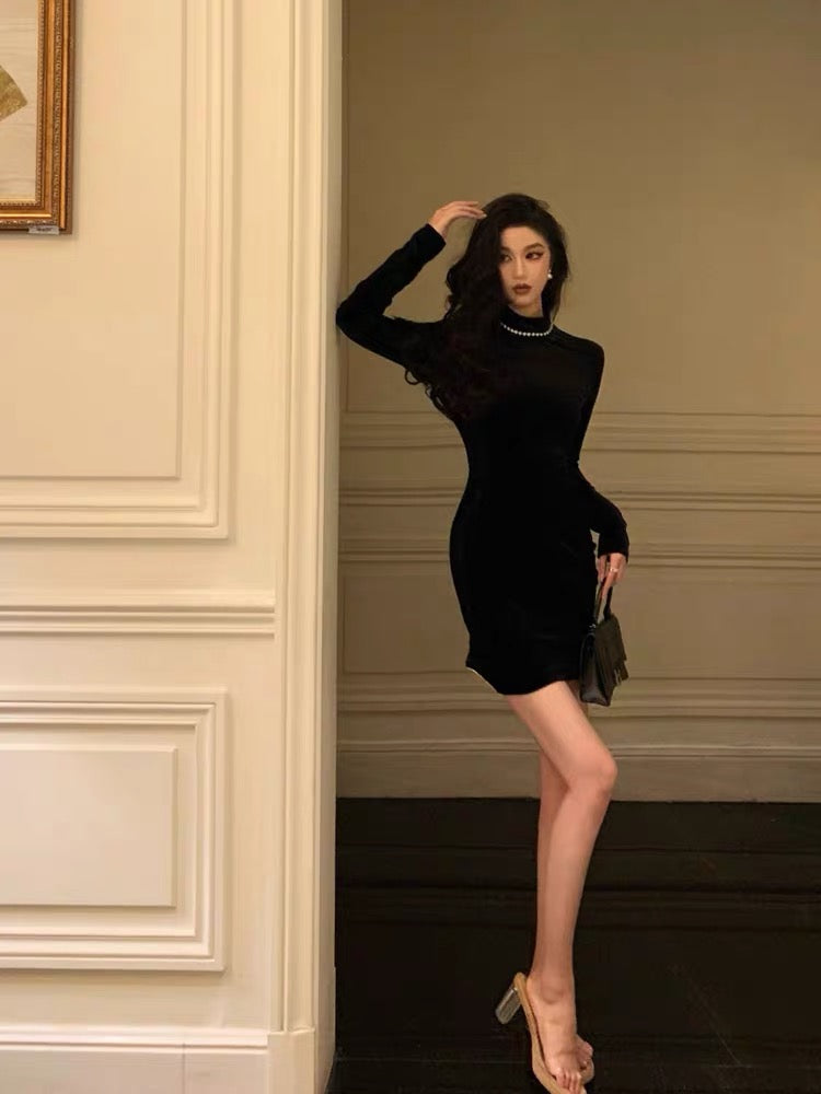 Heavy industry black backless velvet dress women's autumn new peach heart design niche hot girl hip little black dress