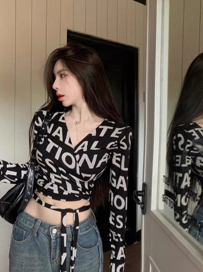 Autumn American retro hottie style sexy short v-neck top for women with navel-baring design, strappy chic long-sleeved T-shirt