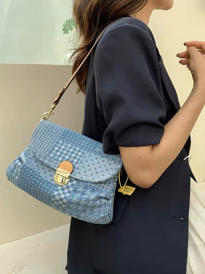 High-end denim underarm bag women's 2023 new French niche chain shoulder bag motorcycle all-match Messenger bag