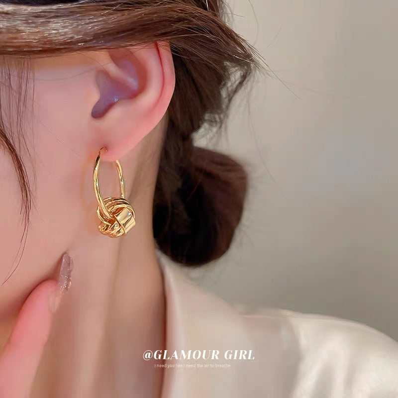 Real gold electroplating geometric twist winding circle earrings French fashion simple high-end sense earrings temperament earrings women