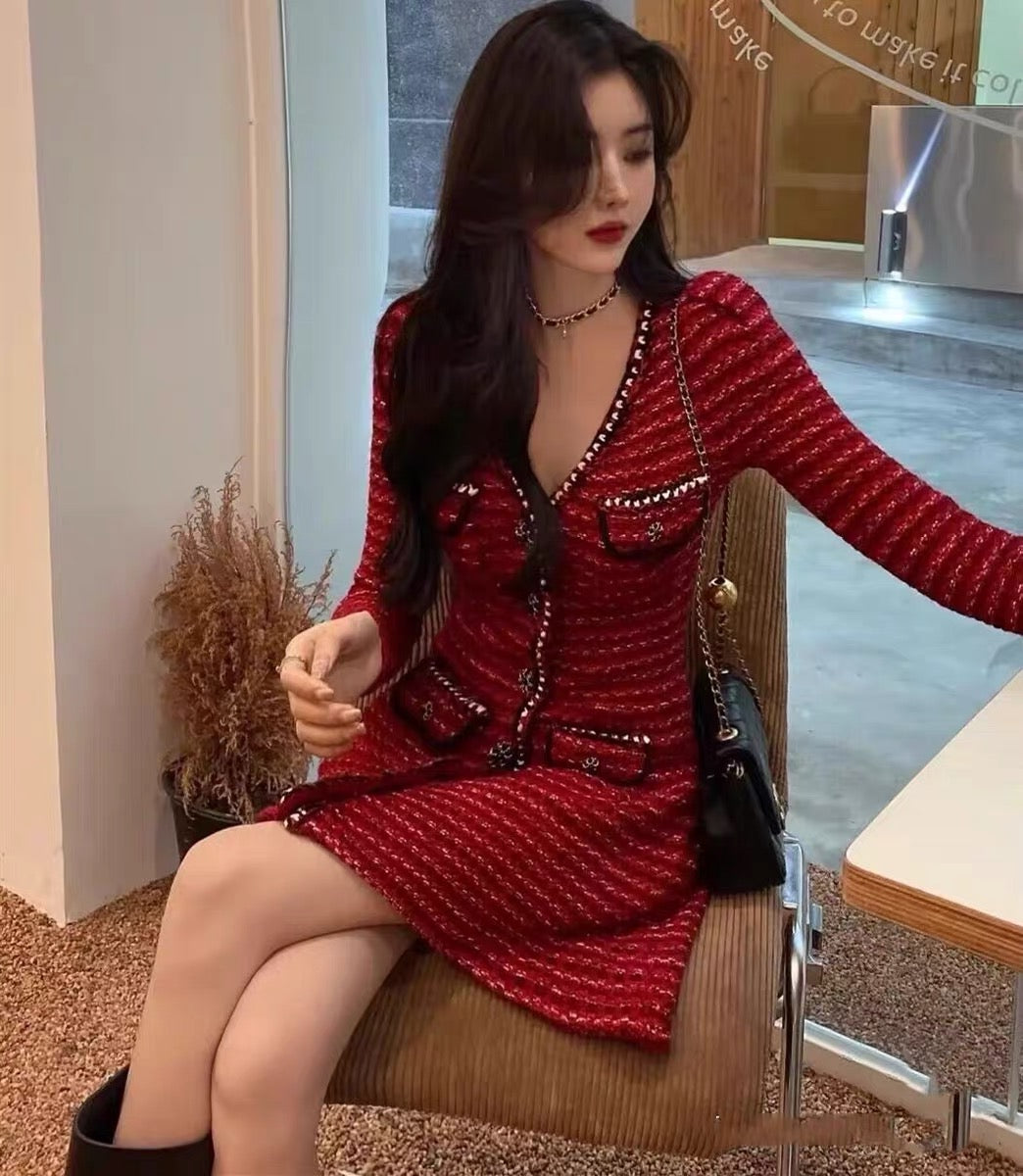 Tang Yan star wears the same French socialite style with an engagement dress, a red slim-fitting knitted dress D9197