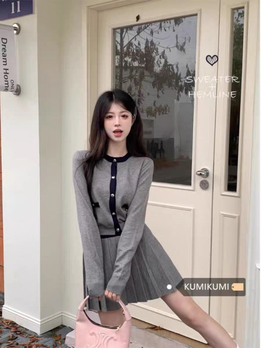 kumikumi fashion suit contrasting color long-sleeved sweater women's autumn high-waisted pleated skirt and short skirt two-piece set (D6668)