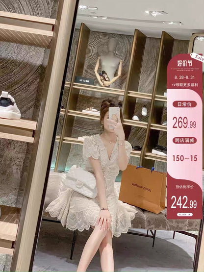 Fish Rabbit Rabbit V-neck Dress Women Summer 2023 New Tea Break Hollow Folds Drawstring Slim Slim