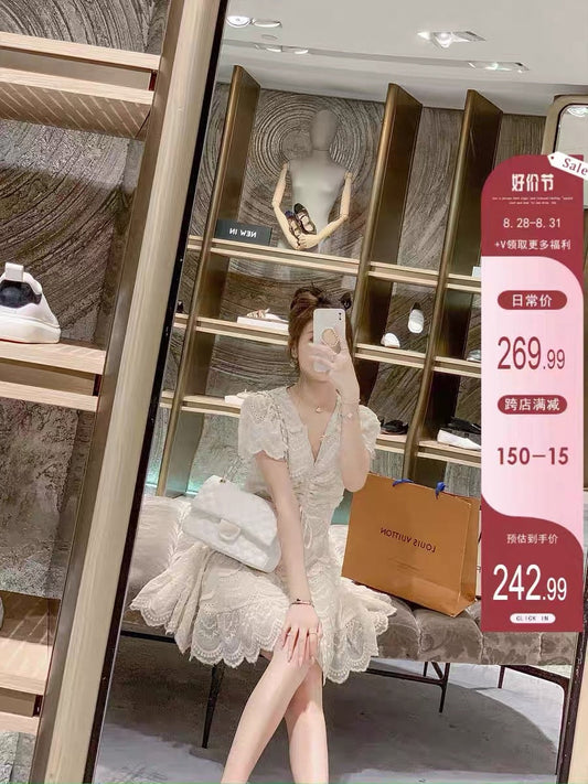 Fish Rabbit Rabbit V-neck Dress Women Summer 2023 New Tea Break Hollow Folds Drawstring Slim Slim