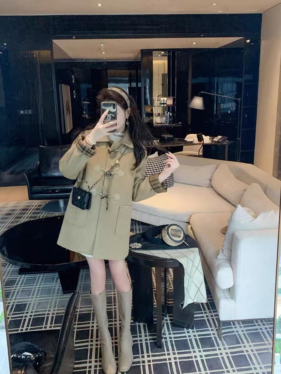 Fish Rabbit's Rabbit Retro Woolen Coat Women's College Style Winter 2023 New Plaid Horn Button Coat Women