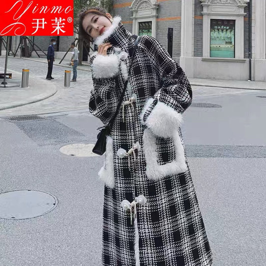 Designed plaid lamb woolen coat for women 2023 winter new Korean style thickened long woolen coat