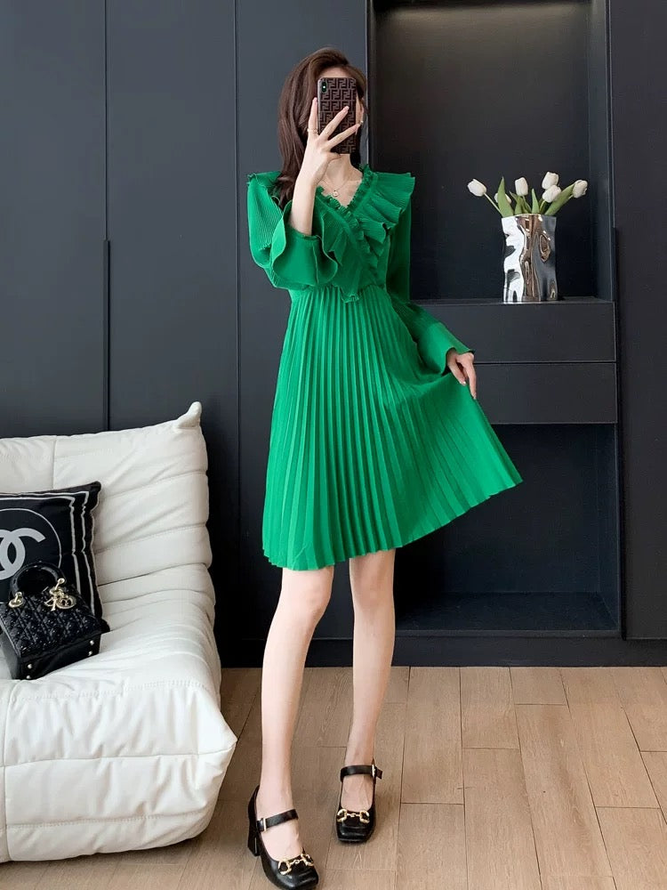 High-end lady dress women's autumn 2023 new French style waist slimming long-sleeved pleated skirt