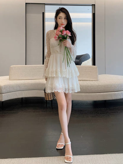 2023 new autumn beige accordion pleated chiffon spliced lace trumpet sleeve dress palace style V-neck dress (D162)
