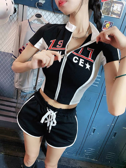 [Earth Store] Black and white stitching American letter print small stand collar slimming short-sleeved T-shirt tops for women summer (S0867)