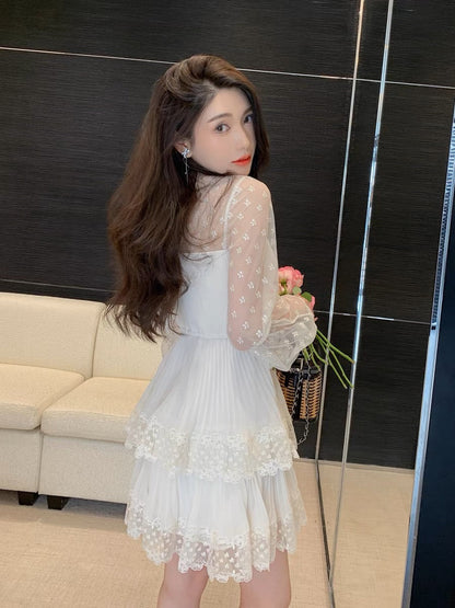 2023 new autumn beige accordion pleated chiffon spliced lace trumpet sleeve dress palace style V-neck dress (D162)