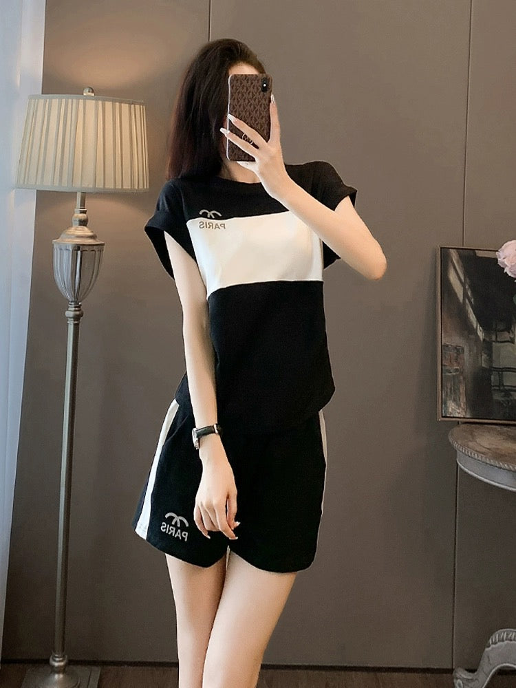 Sports and leisure suits for women, summer clothes, fashionable little ones, a complete set of western-style age-reducing shorts, two-piece running set