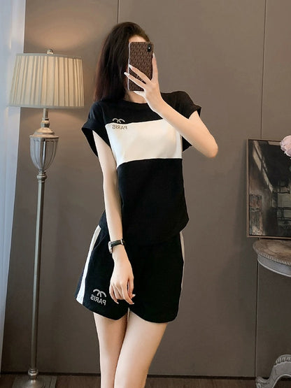Sports and leisure suits for women, summer clothes, fashionable little ones, a complete set of western-style age-reducing shorts, two-piece running set