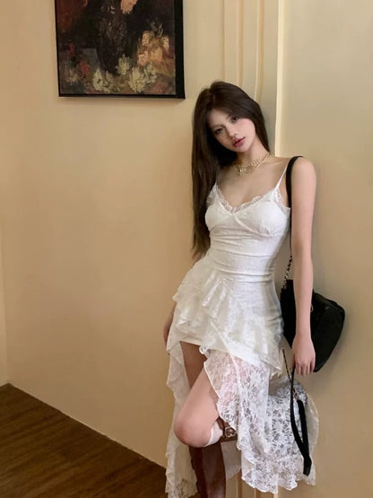 White v-neck lace suspender dress for women in summer French style super fairy irregular skirt waist beautiful mid-length skirt