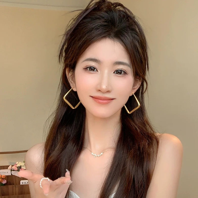 Earrings 2023 new trendy light luxury high-end European and American exaggerated diamond-shaped earrings Internet celebrity women's big earrings