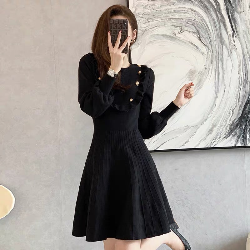 European station's new fall style taller, younger, belly-covering, slimming knitted base layer with jacket, high-end street dress