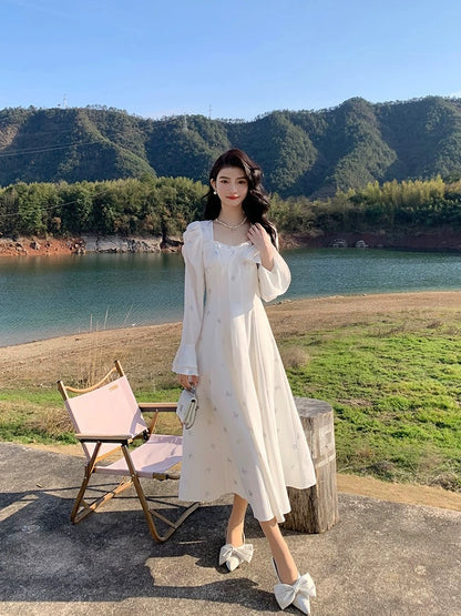New product No. 4 French elegant white dress women's summer high-end trumpet sleeve butterfly gilding small white dress